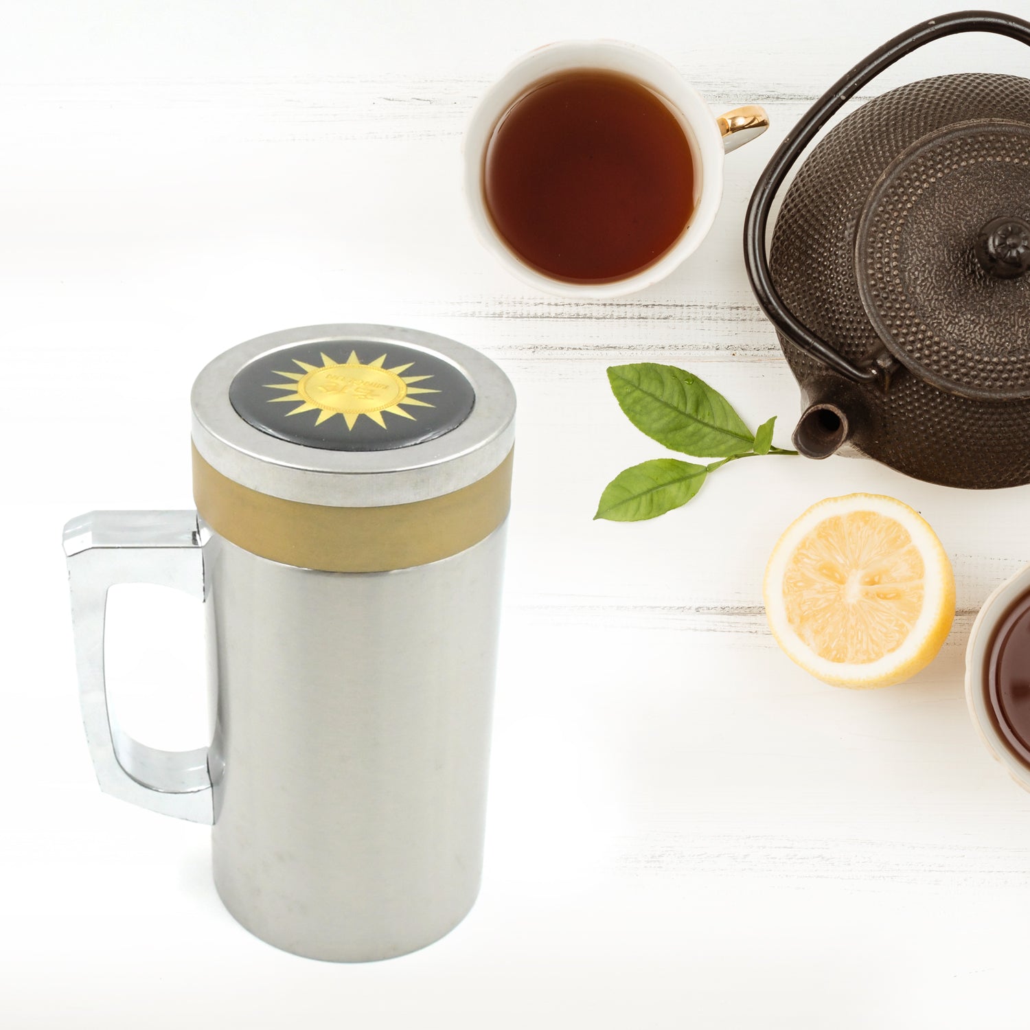 Thermos bottle with spill-proof lid and drinking cup for school and travel Thermos bottle with spill-proof lid and drinking cup for school and travel